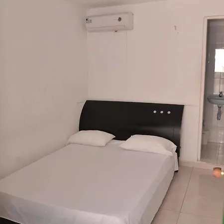 Vargas Airport Hotel 2*