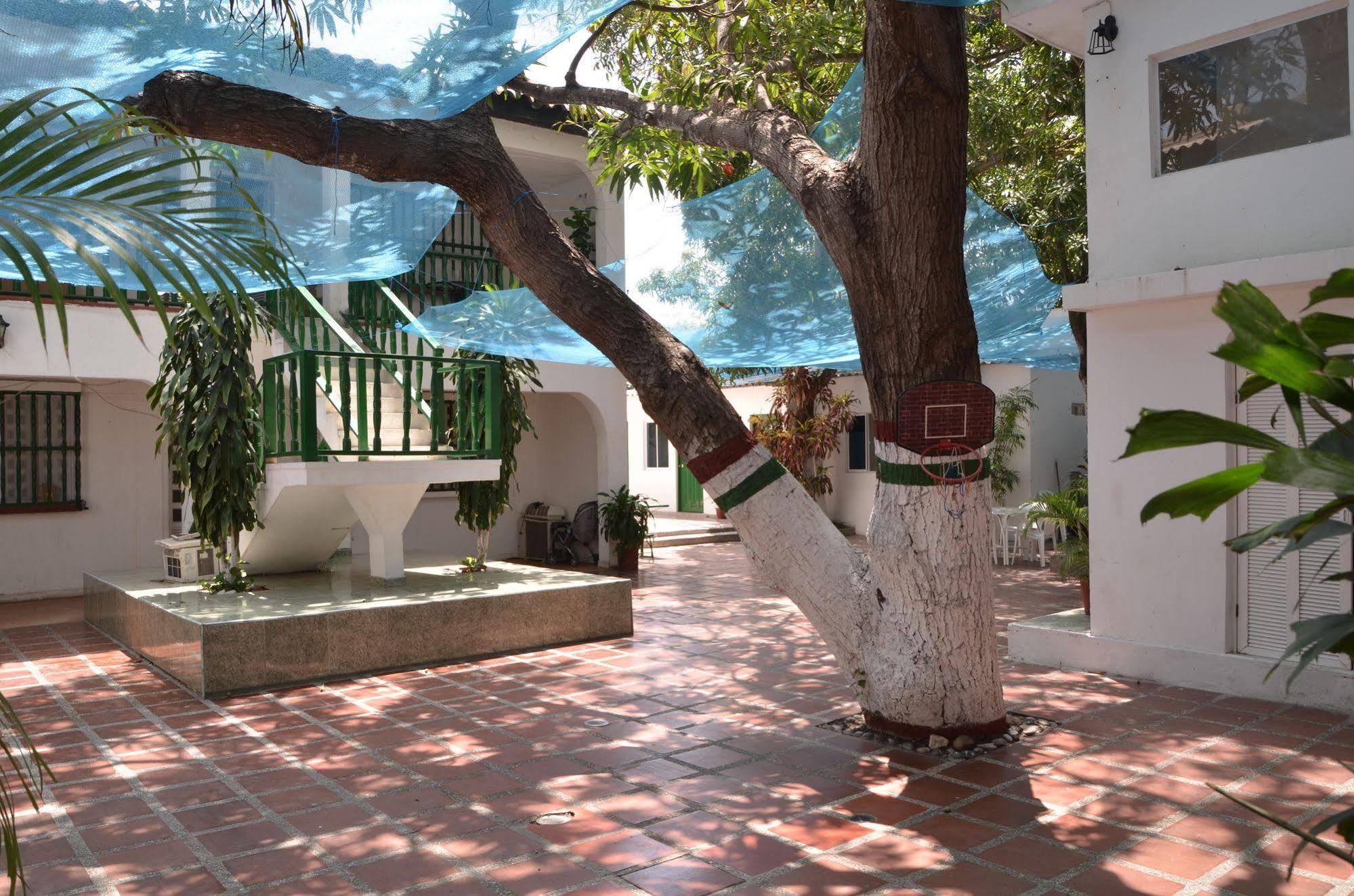 Hotel Vargas Airport